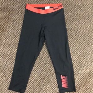 Nike pro dri-fit capris